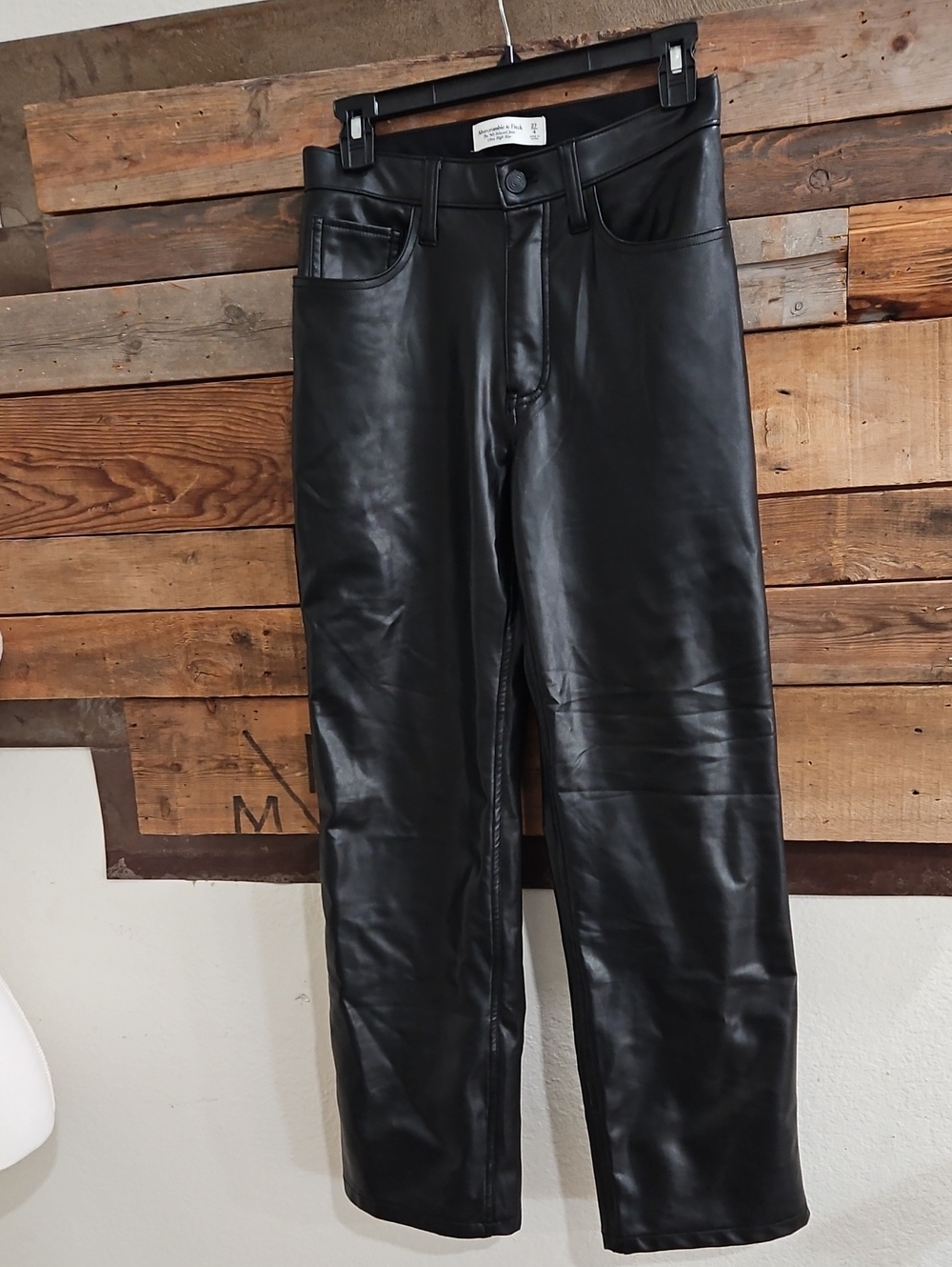 Ambercrombie & Fitch Black Faux Leather Womens Pants. Bin 6